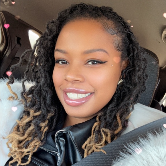 Meet your Posher, Whitley - Picture 1 of 1